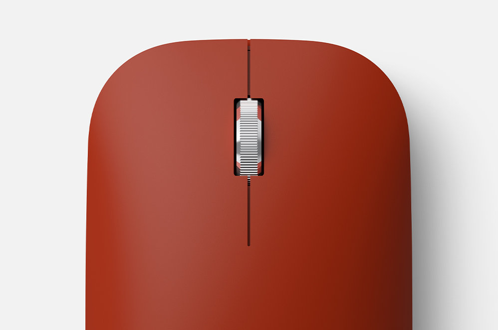 Närbild på hjulet på Surface Mobile Mouse.
