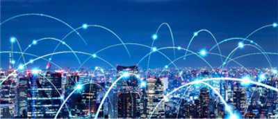 Een skyline van een stad met lichten en stippellijnen