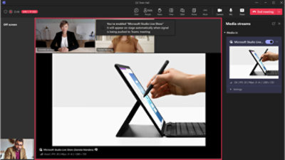 Urządzenie Microsoft Surface Pro z piórem cyfrowym na ekranie otoczone elementami interfejsu użytkownika w konfiguracji spotkania cyfrowego