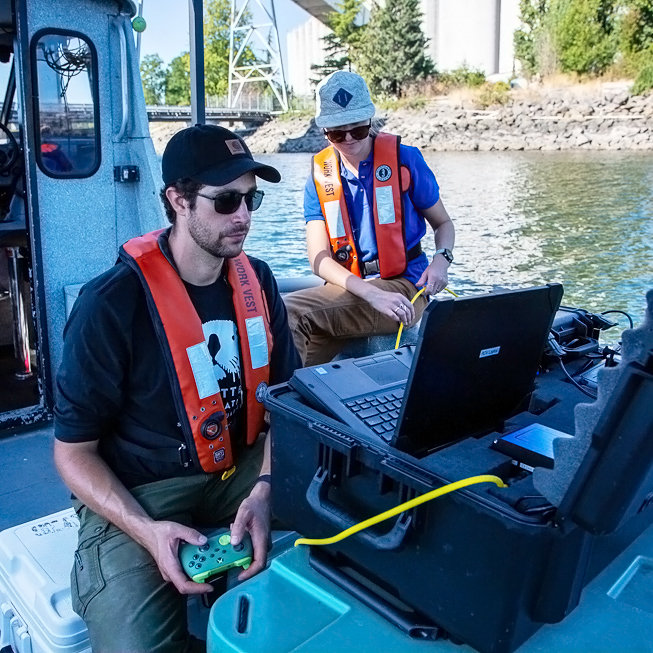 Researchers using ROV Nereo to survey seafloor for kelp abundance and distribution.