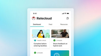 Un teléfono recorre los pasos para el registro de hora de entrada y explora tareas asignadas en Viva Connections.