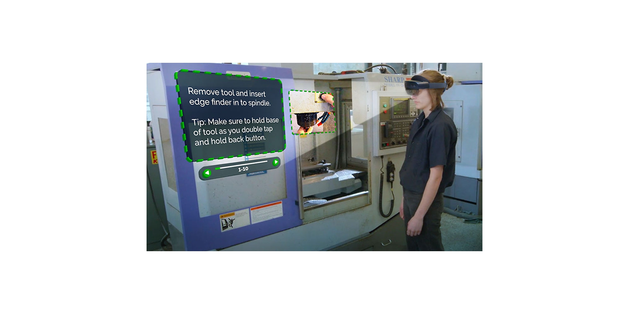 Човек, носещ HoloLens 2, гледа видеоклип, в който се описва как да се изпълни конкретна задача с придружаващи инструкции в смесена реалност.