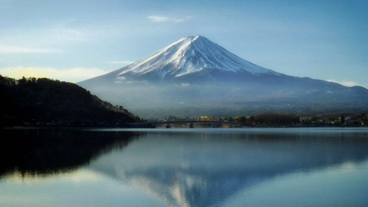 湖に映る富士山