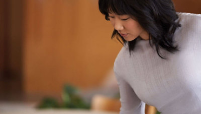 A Microsoft employee collaborates with a colleague as they sit in front of their PCs in an open workspace.