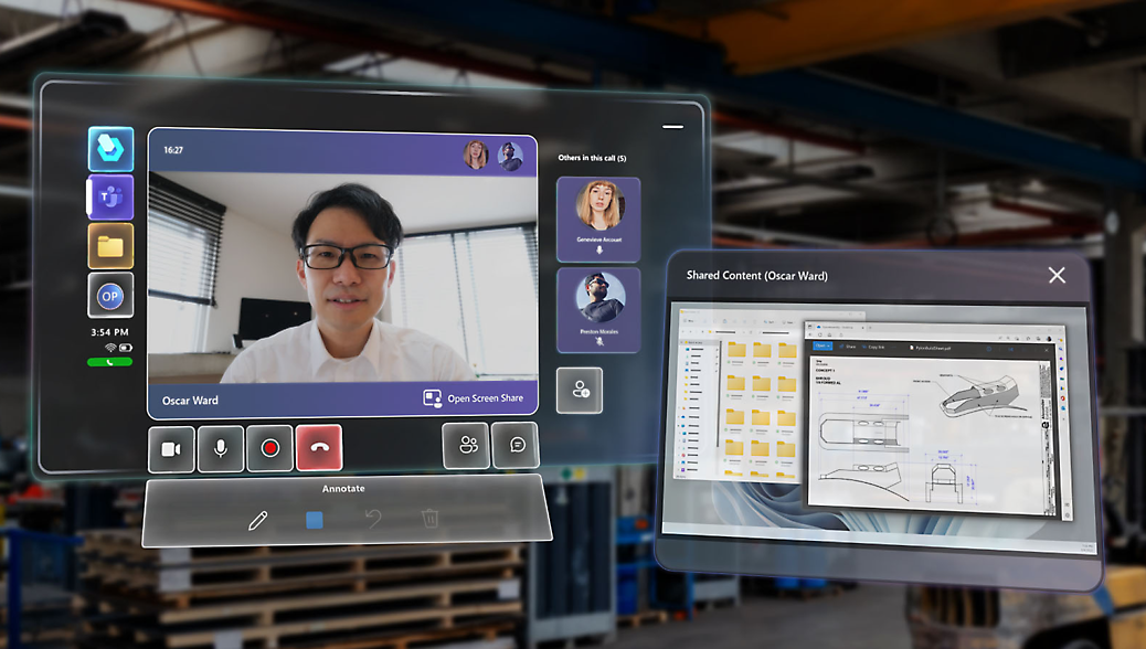 Una interfaz digital que muestra una videollamada con un hombre y contenido compartido que muestra diseños de ingeniería, establecidos en un área de trabajo industrial.