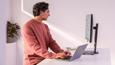 Man looking at computer screen.