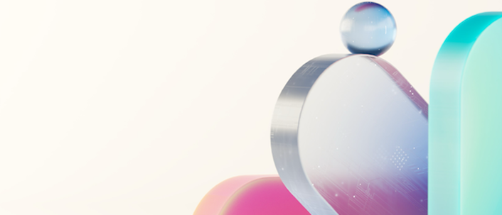 Glaskugel auf abstrakter, geschwungener Form in Pastellfarben vor hellem Hintergrund.