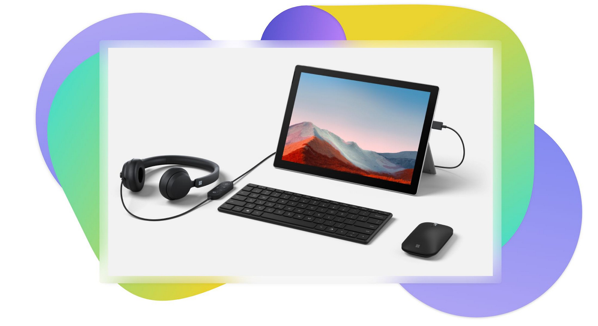 Toele asetatud tahvelarvuti, Bluetooth-klaviatuur, tahvelarvutiga ühendatud peakomplekt ja Bluetooth-hiir.
