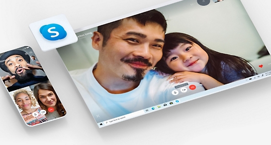 Ecrã de dispositivo móvel e tablet a mostrar várias pessoas numa chamada de vídeo do Skype.