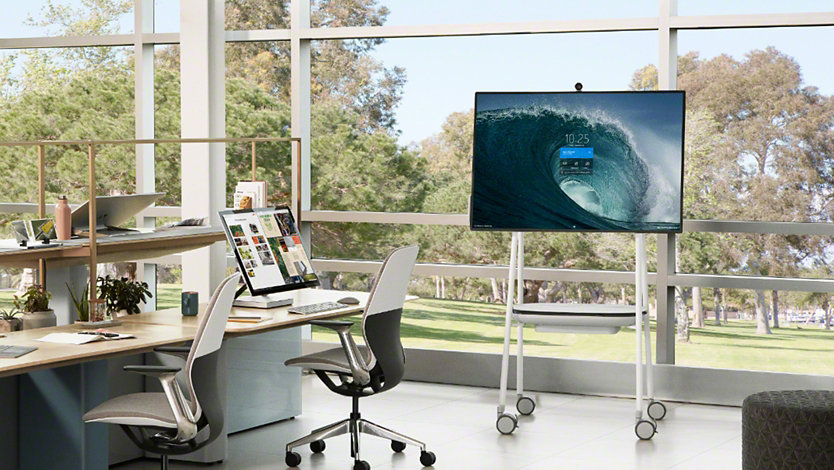 Steelcase Roam Mobile Stand holding a Surface Hub 2 S 50 in an a workspace.