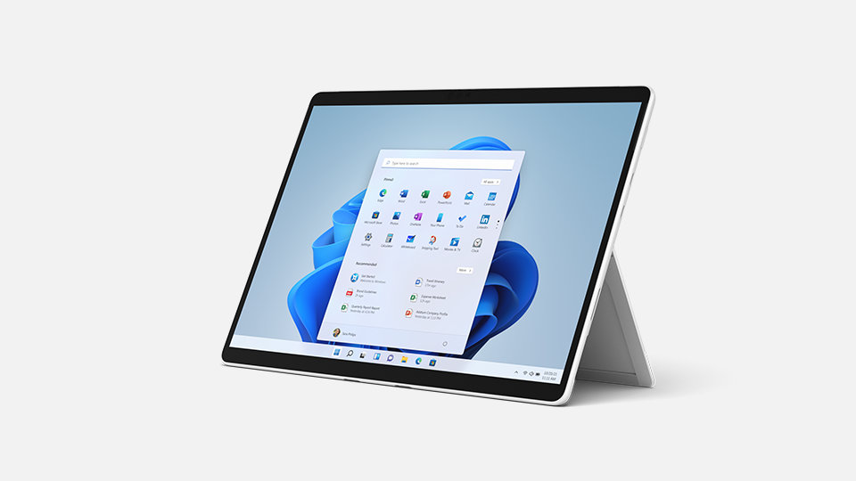 Surface Go 3 wsparty na podpórce.