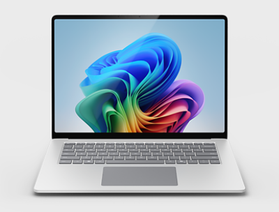 正面から見た Surface Laptop (カラー: プラチナ)。