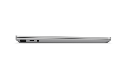 Se muestra Surface Laptop Go 3 en desde el ángulo lateral derecho con el dispositivo cerrado.
