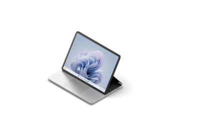 Surface Laptop Studio 2 (プラチナ) を半横から見たビュー。