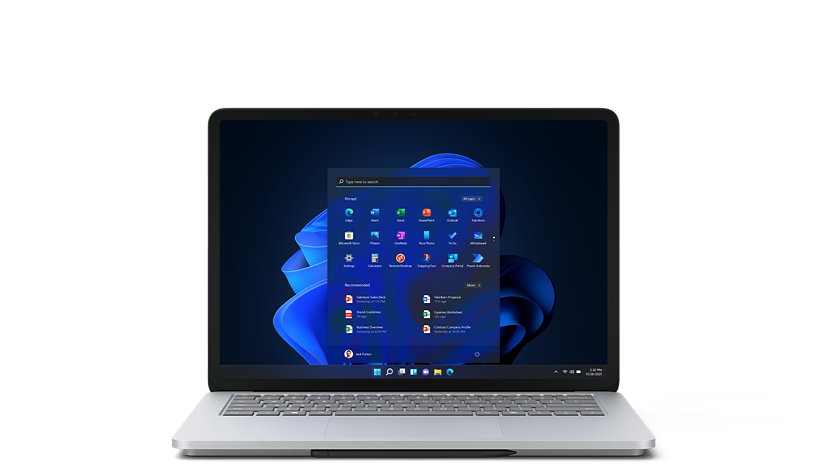 Surface Laptop Studio per le aziende aperto con un'immagine sullo schermo.