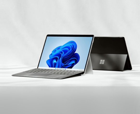 Surface Pro 8 洗練されたデザインで より高速に Microsoft Surface