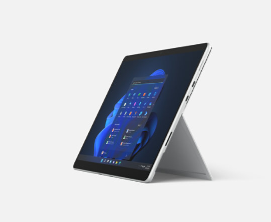 Surface Pro 8 för företag i platina.