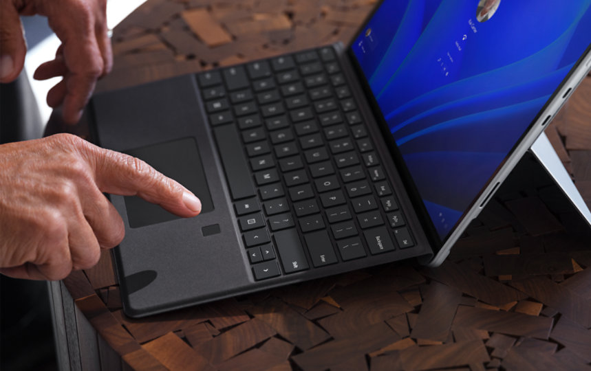 法人向け 指紋認証センサー付き Surface Pro Signature キーボード を 