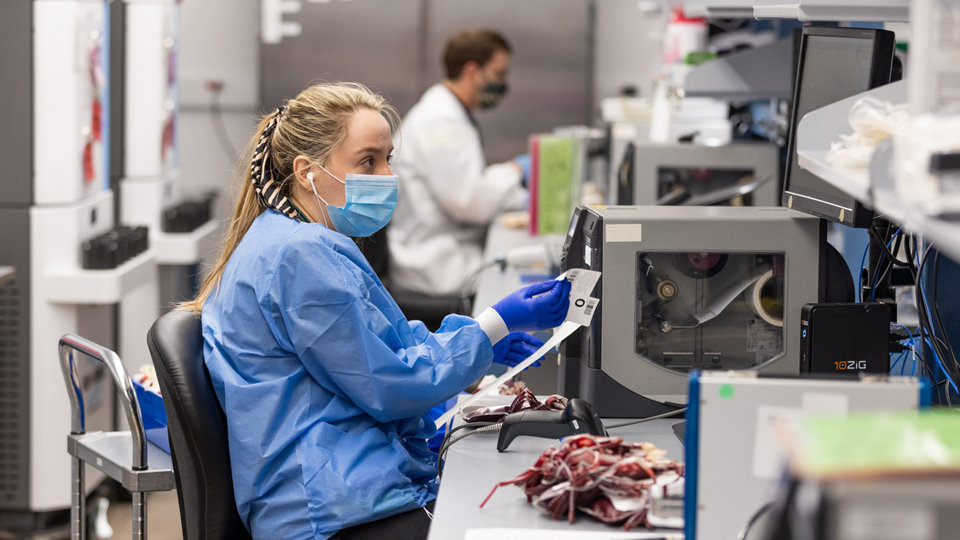 A lab technician in a medical facility.