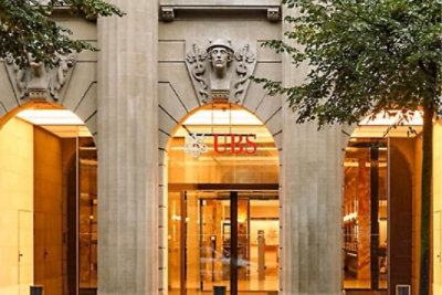 Storefront of a banking establishment