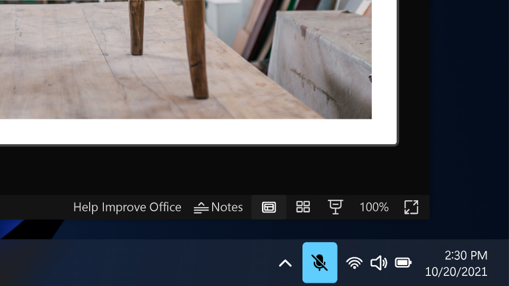 An icon on the taskbar of Windows 11 showing that the microphone is muted