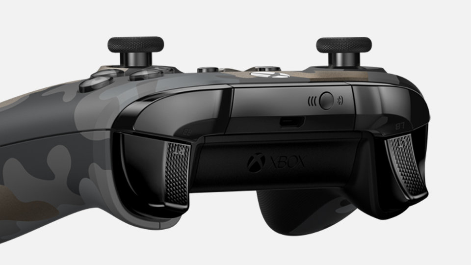 Rear view of the Xbox Wireless Controller with a close up of the grip texture.