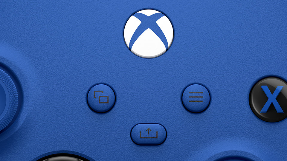 Xbox ワイヤレス コントローラーの Xbox ボタン、ビュー ボタン、メニュー ボタン、シェア ボタンのクローズアップ。