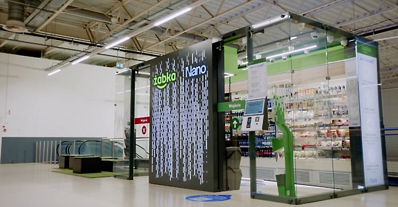 חזית חנות של Zabka Nano 