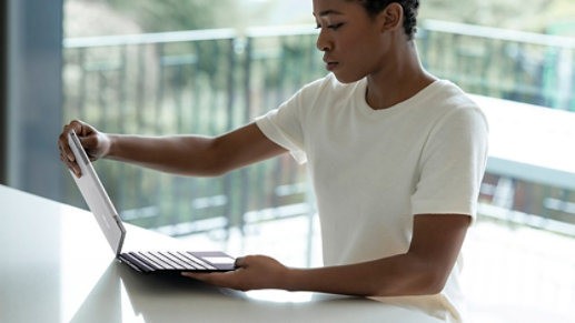 Surface Pro 7+ se desacopla de la Funda con teclado para Surface.