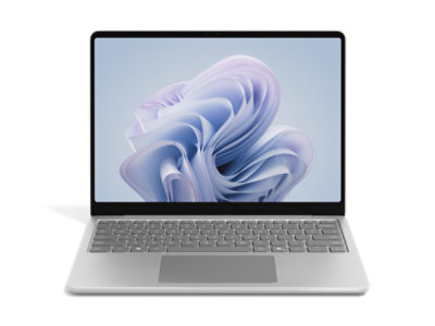 A front view of a 13-inch Surface Laptop in the color Platinum.