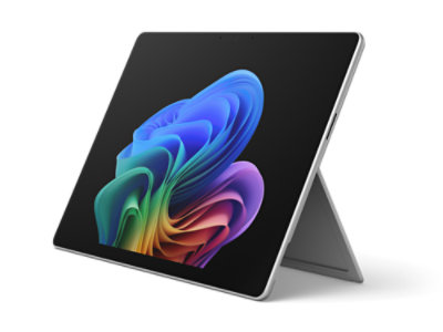 Vista em ângulo de um Surface Pro para Empresas na cor Platina.