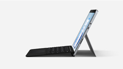 عرض جانبي لجهاز Surface Go 3 في وضع الكمبيوتر المحمول.