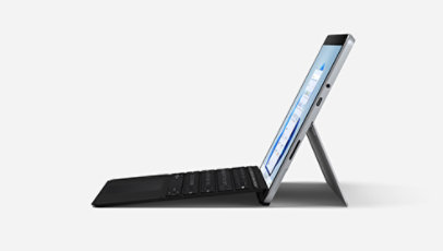 Pandangan sisi Surface Go 3 dalam mod komputer riba.