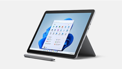 جهاز Surface Go 3 في وضع الحامل مع قلم Surface.