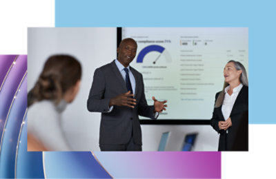 Satelitski prikaz užurbanog gradskog autoputa sa više traka i crvenim autobusima, okruženog modernim zgradama.