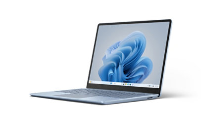 Un Surface Laptop Go 3 en Bleu Glacier.