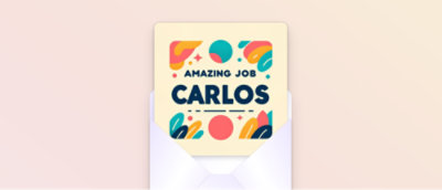 Čestitka s pisanimi geometrijskimi motivi se glasi »Čudovito opravljeno delo, Karel« in je delno v beli ovojnici.