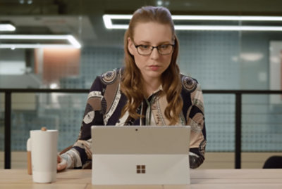 Image of a woman looking at the screen of a laptop computer