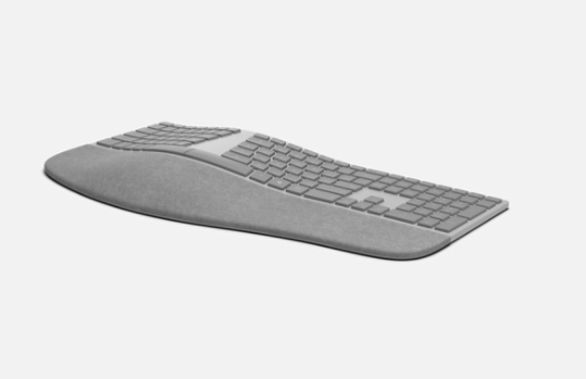 Eine graue ergonomische Surface-Tastatur, die die Konturkurve der Tastatur von vorne zeigt.