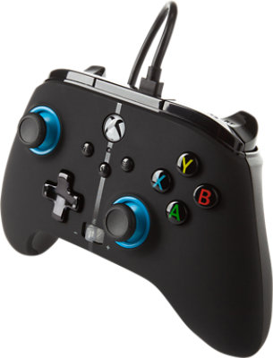 Vista angolare del controller cablato PowerA per Xbox Series X.