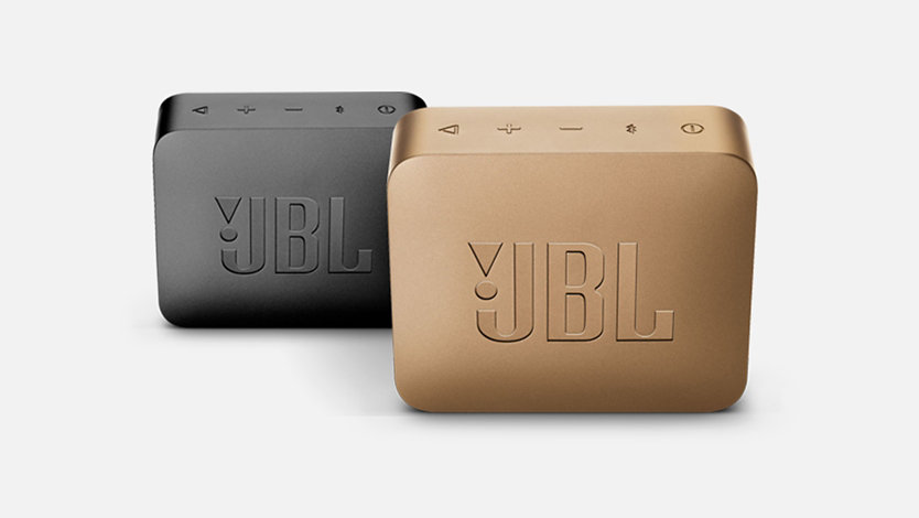 ブラック カラーおよびシャンパン カラーの JBL GO2 の背面図。