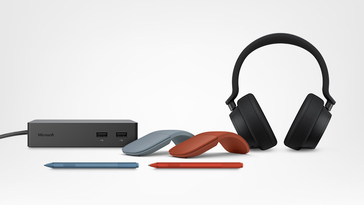 Accesorios para Microsoft Surface, incluidos un ratón, unos auriculares y una base.