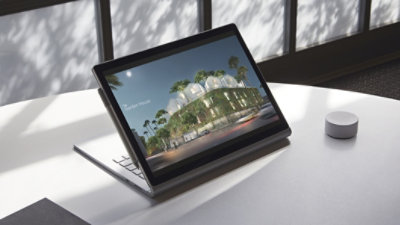 Ein generalüberholtes Surface Book 2 mit umgeklapptem Bildschirm.