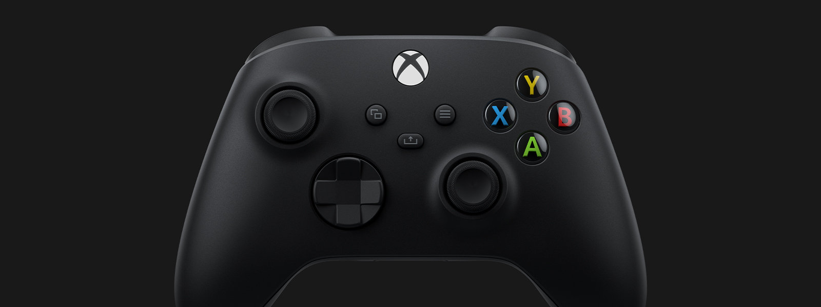 Pohled zepředu šikmo na bezdrátový ovladač pro Xbox – Carbon Black