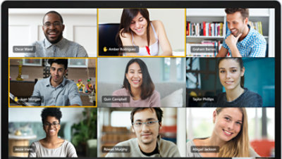 Μια κλήση βίντεο στο Teams όπου οι συμμετέχοντες χρησιμοποιούν τη λειτουργία σηκώματος χεριού.