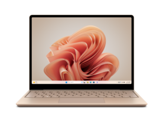 正面を向いたノート PC モードの Surface Laptop Go 3 (サンドストーン)