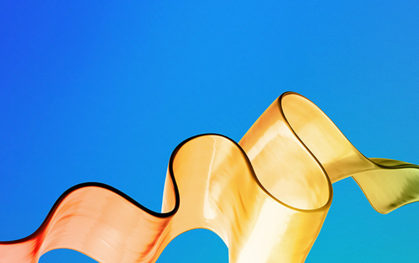 Buntes abstraktes Element vor blau-lila Hintergrund.