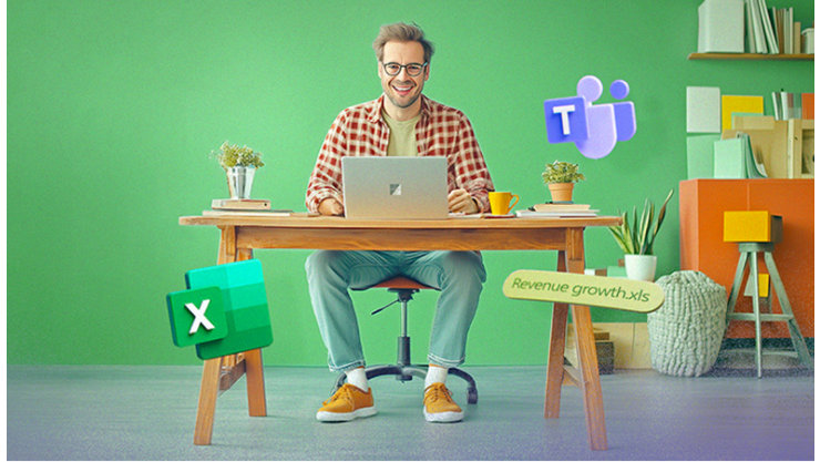 Ein Mann sitzt glücklich an seinem Schreibtisch und arbeitet am Laptop. Im Hintergrund schweben die Icons von MS Teams und Excel.