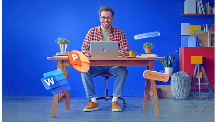 Ein Mann sitzt glücklich an seinem Schreibtisch und arbeitet am Laptop. Im Hintergrund schweben die Icons von MS Word und Powerpoint.