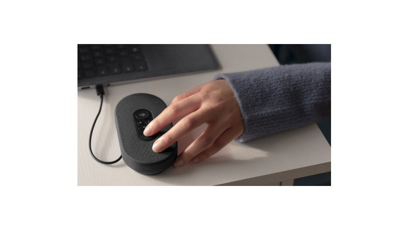マイクロソフトの最新のUSB-Cスピーカーをラップトップに接続する手